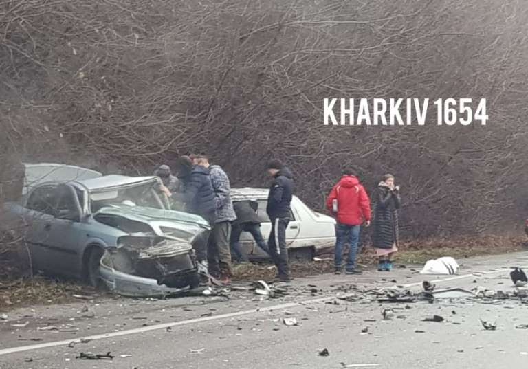 В Харьковской области на дороге столкнулись 4 авто