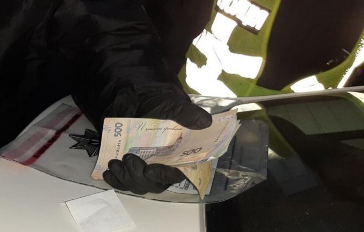 Отобрали 4 тысячи гривен: двое мужчин во Львове избили таксиста