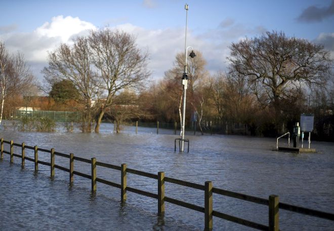 Великобритания пострадала от мощного наводнения
