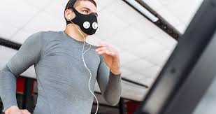 В ВОЗ сообщили, необходимо ли носить маску во время занятий спортом