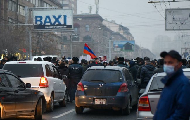 В Ереване проходят митинги с требованием отставки Пашиняна