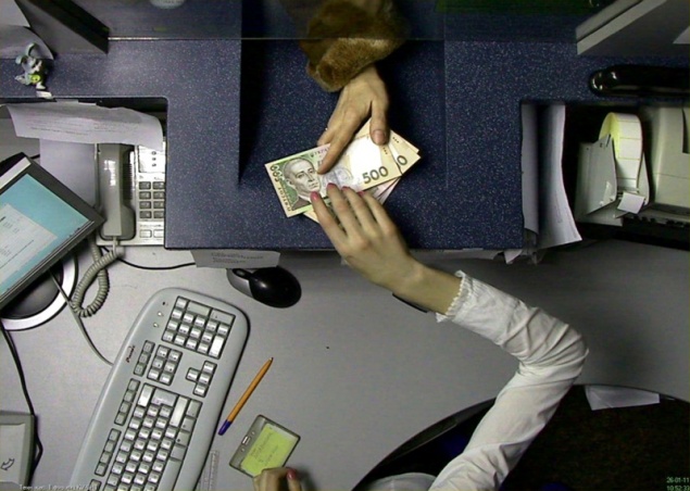 Кассира одесского банка заподозрили в присваивании денег клиентов