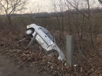 На трассе Запорожье-Бердянск автомобиль вылетел в кювет