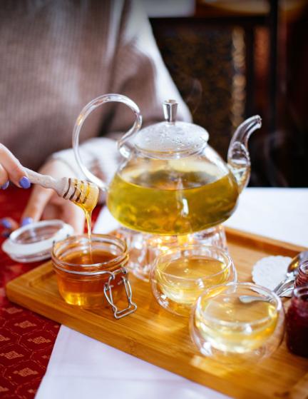 Врач запретил добавлять мед в чай: названа причина