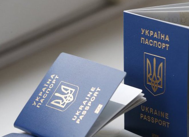 Украинцы могут получить паспорт в любом отделении Госмиграционной службы, а не только там, где подавали заявку