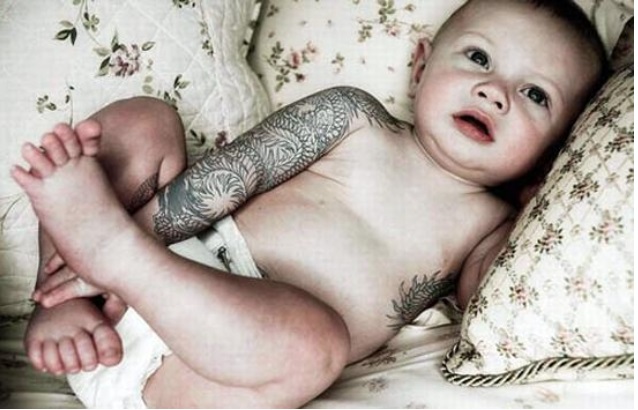 Мать сделала татуировку новорожденному сыну
