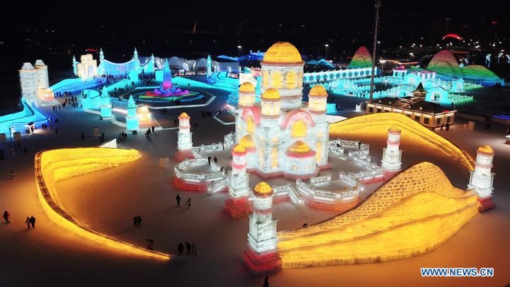 В Китае построили гигантский ледяной город