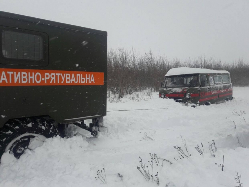 В Николаевской области из-за снежного заноса застряла «скорая»