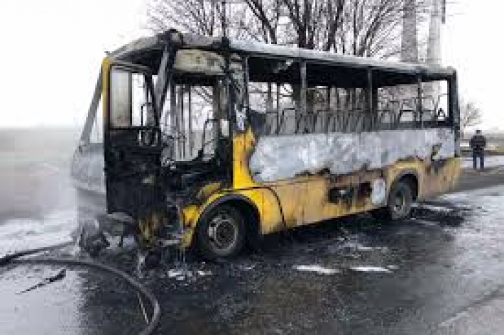 В Днепре во время движения загорелся автобус