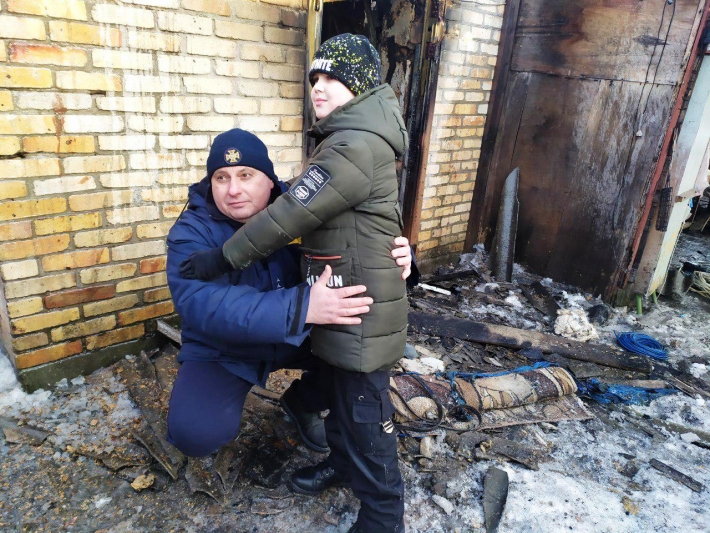 Боец ГСЧС, находясь в больнице, спас ребенка из пожара