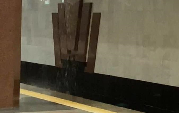 В харьковском метро прорвало трубу