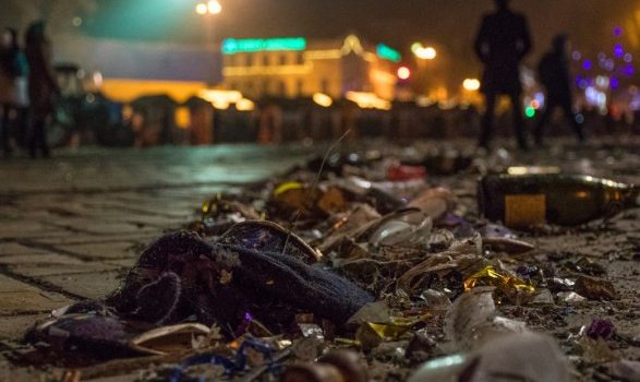 &#171;Отпраздновали&#187;: в новогоднюю ночь с Софийской площади  столицы вывезли горы мусора &#8212; Киевавтодор