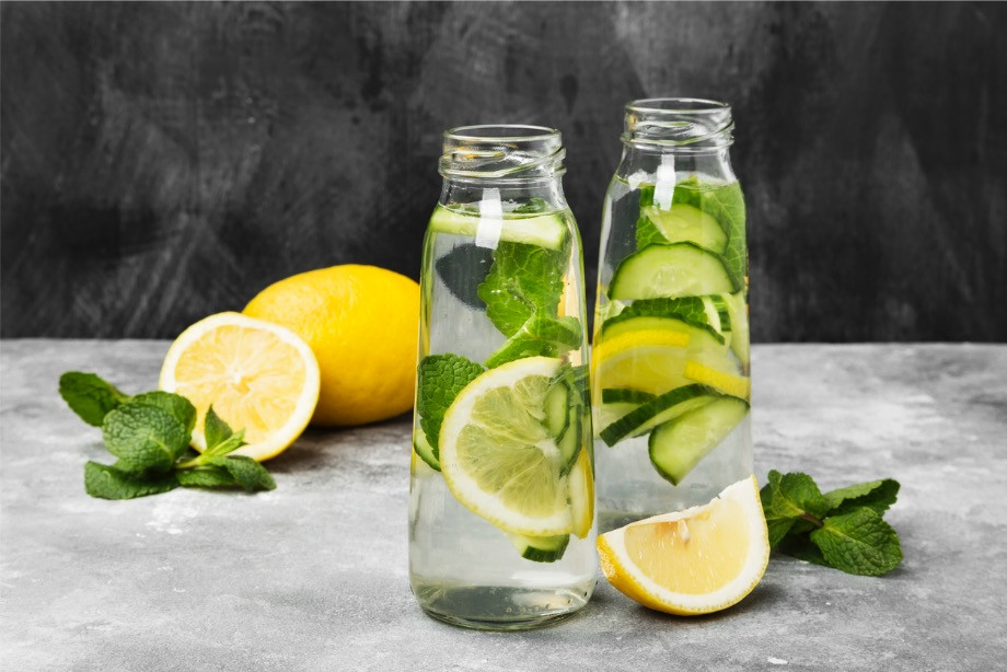 Диетолог раскрыла преимущества воды с лимоном для здоровья