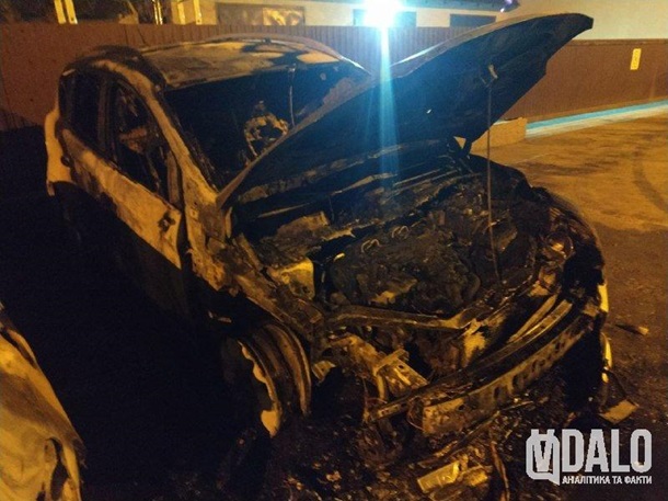 В Каменец-Подольском депутату ночью сожгли авто