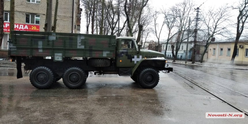 Военный «Урал» протаранил микроавтобус в Николаеве