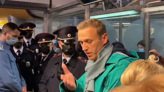 В РФ объяснили причины задержания Навального