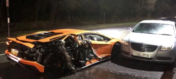 24-летний футболист за рулем Lamborghini устроил дорогостоящее ДТП