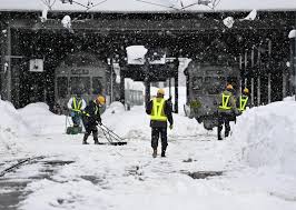 На севере Японии при уборе снега погибли 60 человек