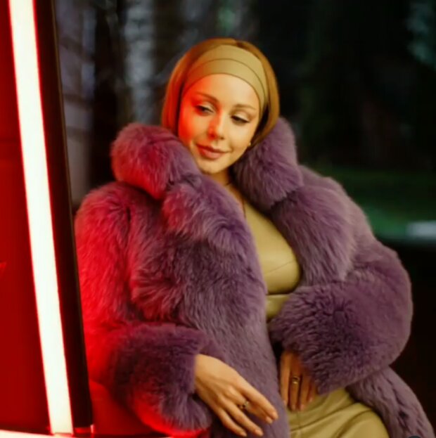 Тина Кароль сразила подписчиков цветной шубой