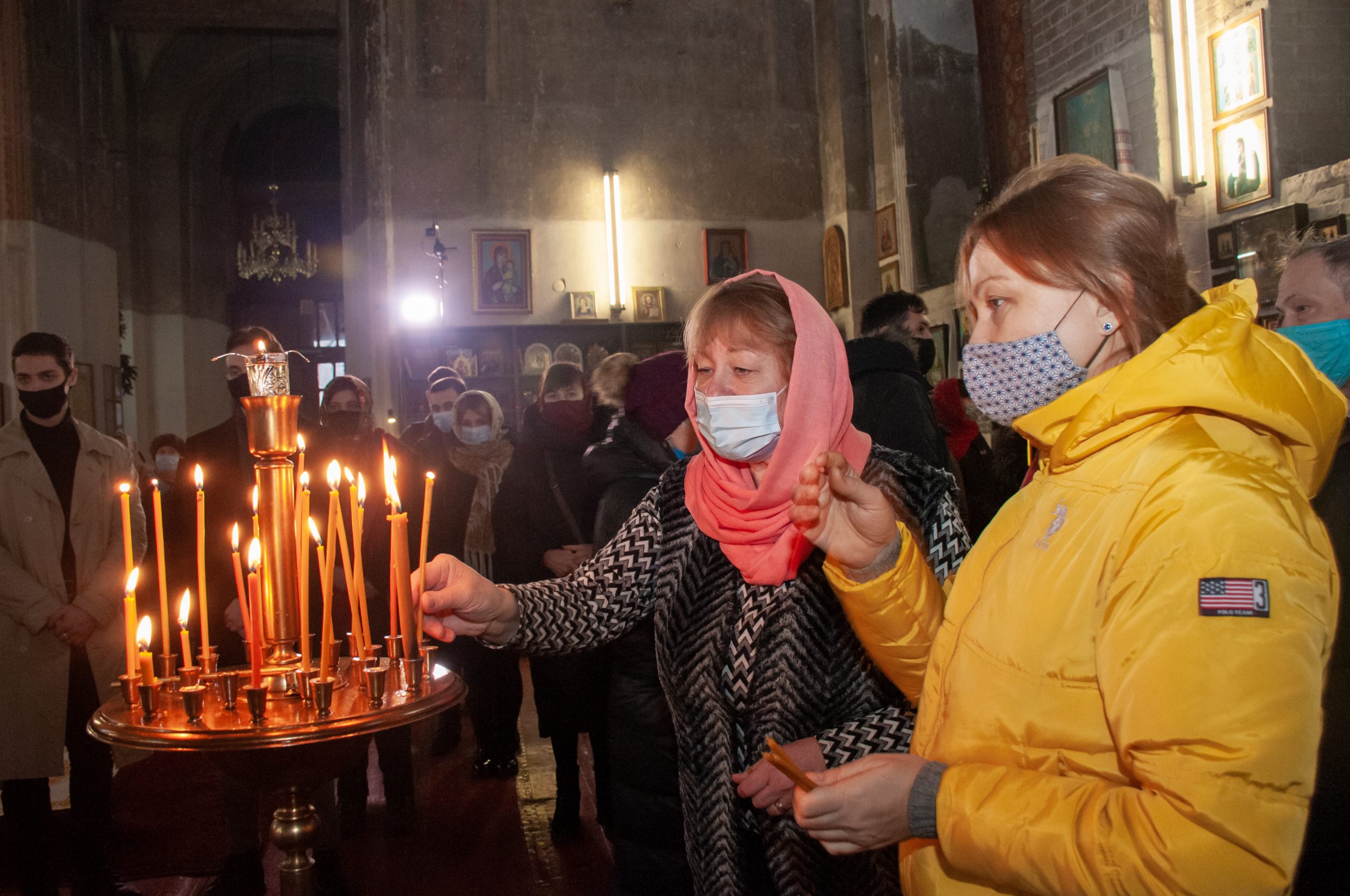 В храмах Харькова прошли рождественские богослужения