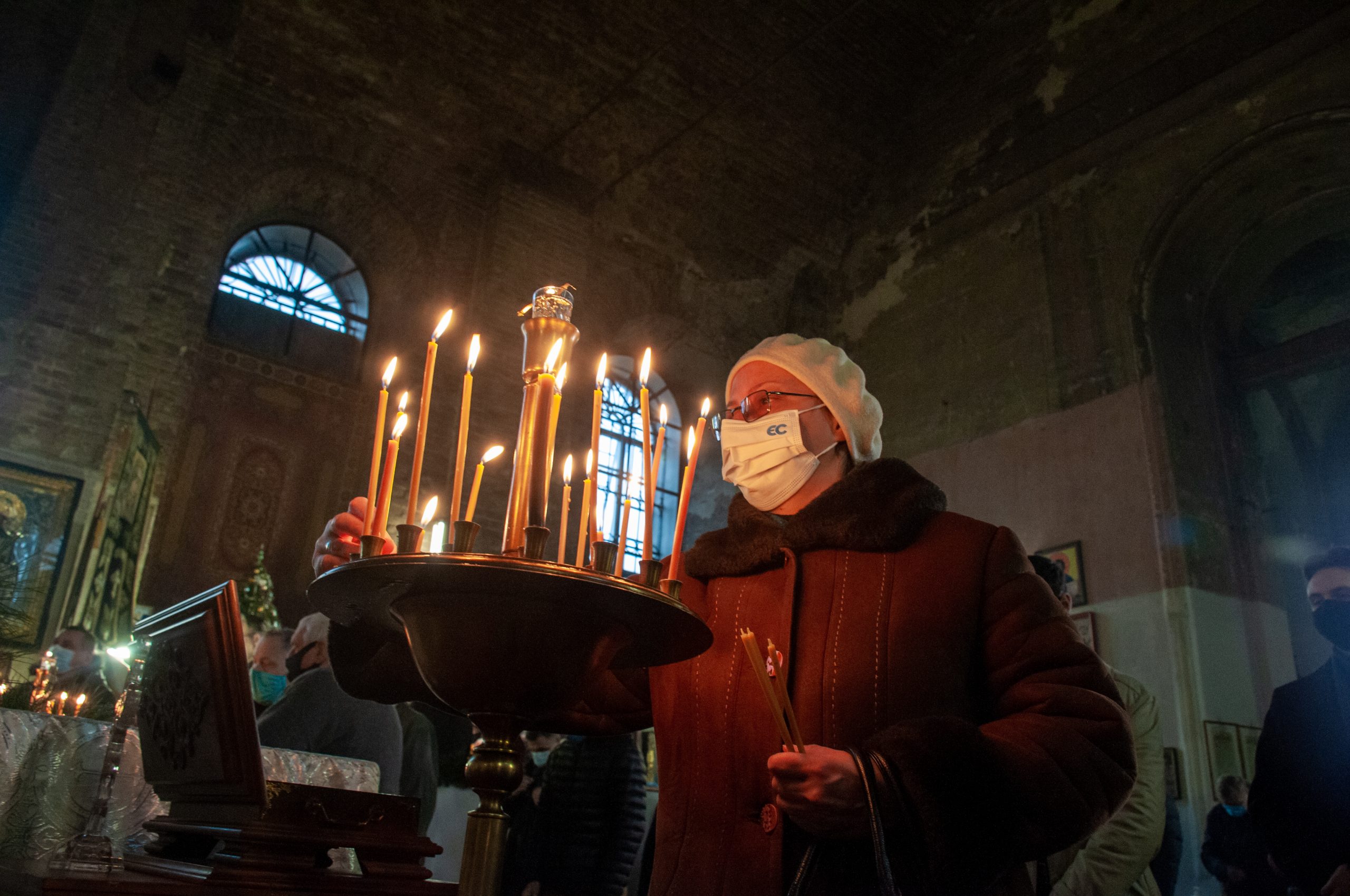 В храмах Харькова прошли рождественские богослужения