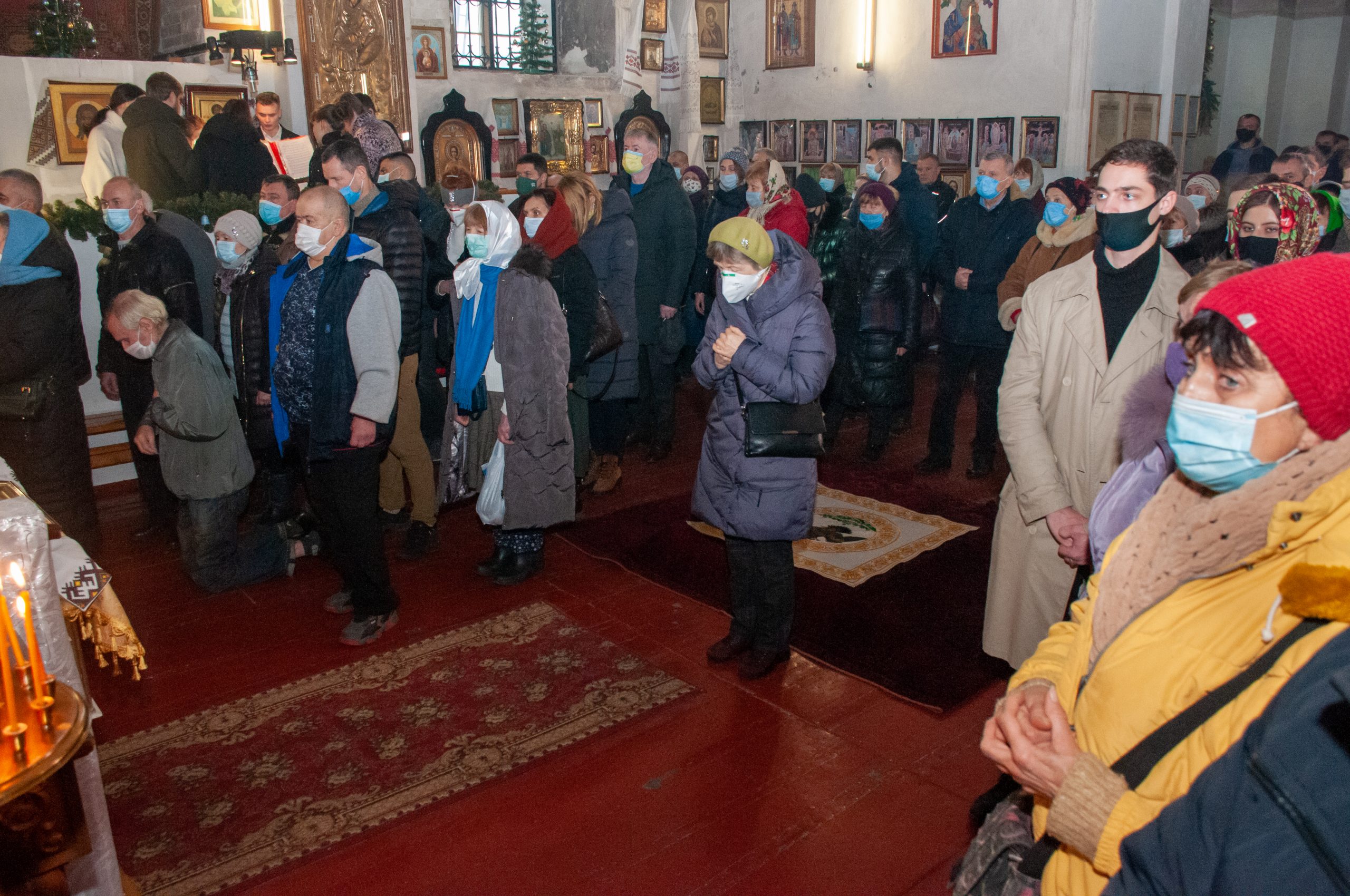 В храмах Харькова прошли рождественские богослужения