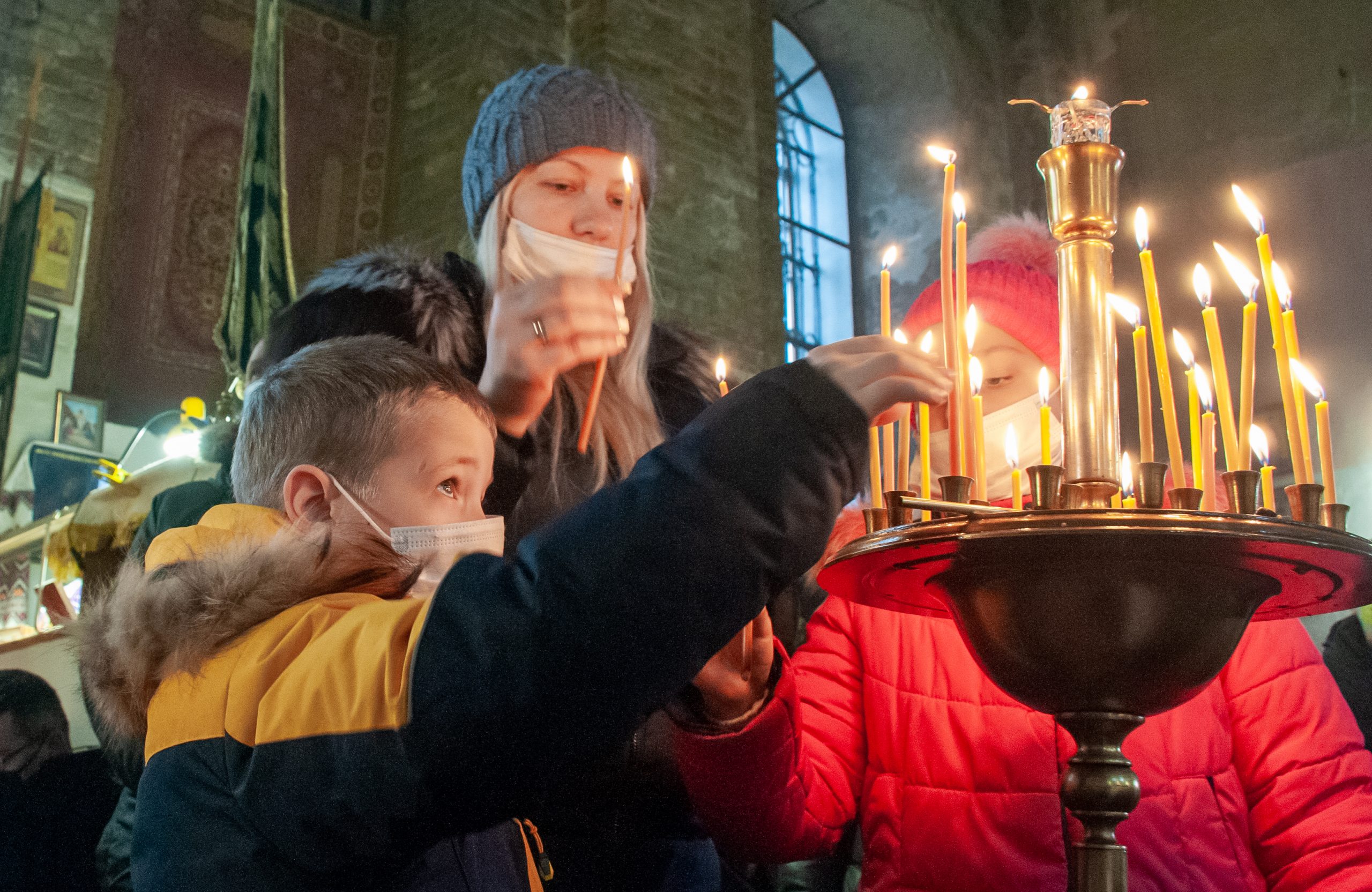 В храмах Харькова прошли рождественские богослужения