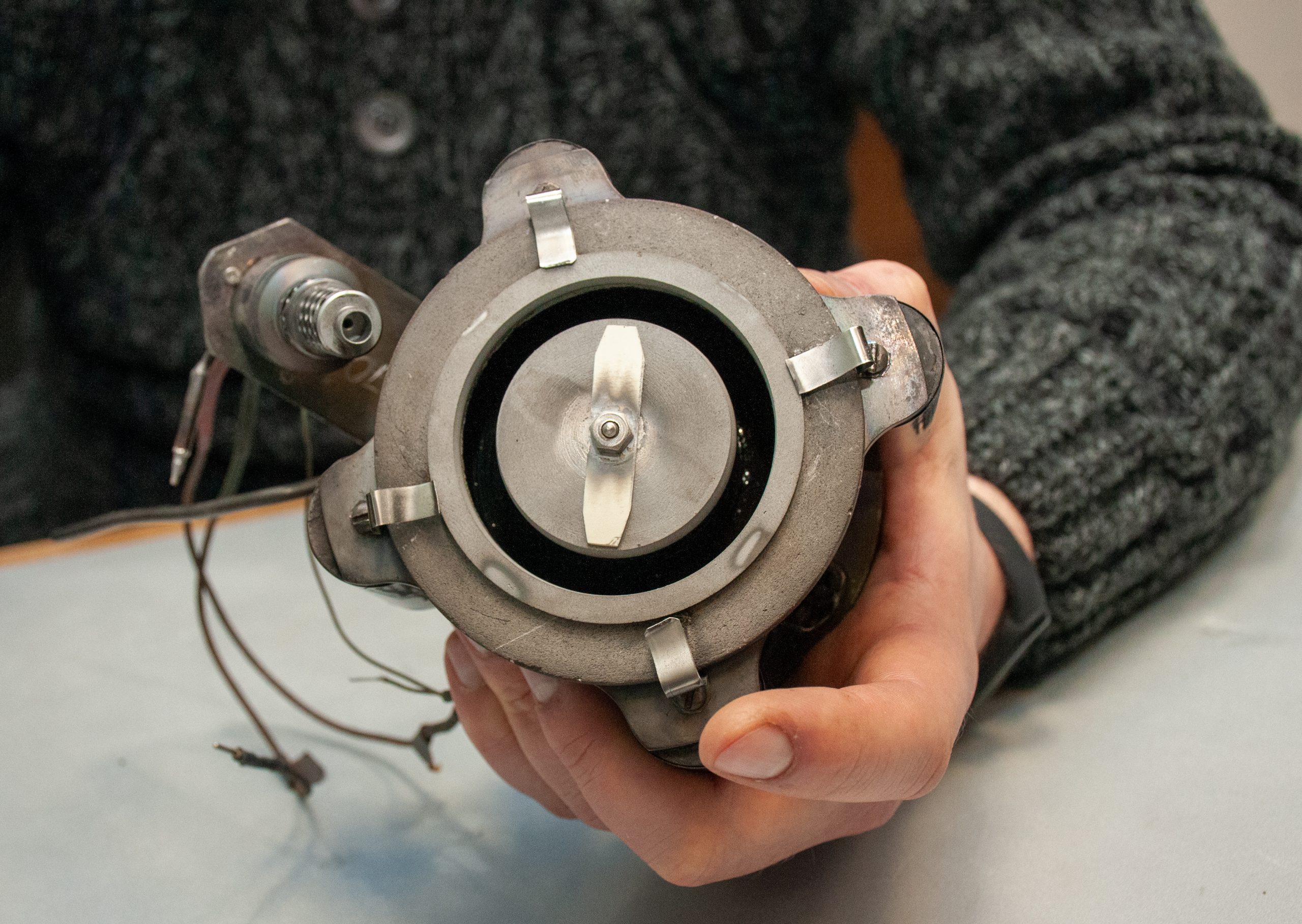 Журналистам показали как конструируют новые модели ионно-плазменных двигателей для искусственных спутников земли