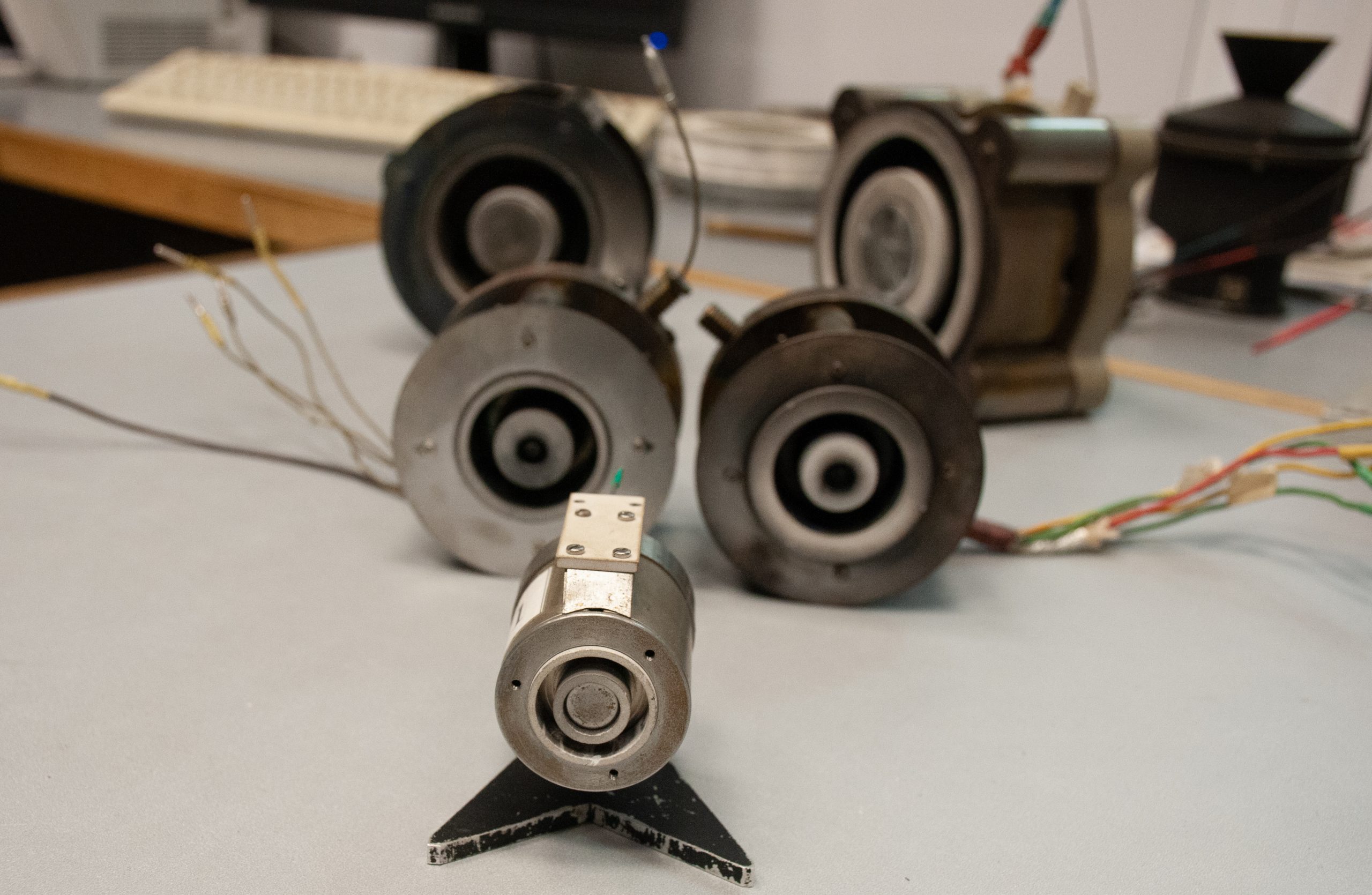 Журналистам показали как конструируют новые модели ионно-плазменных двигателей для искусственных спутников земли