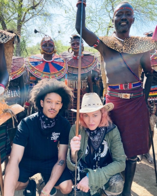 Мадонна поделилась фото с отдыха в Африке