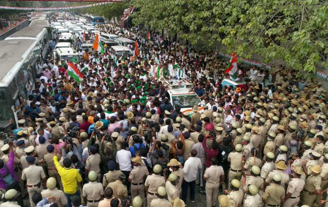 В Индии прошли массовые протесты на тракторах