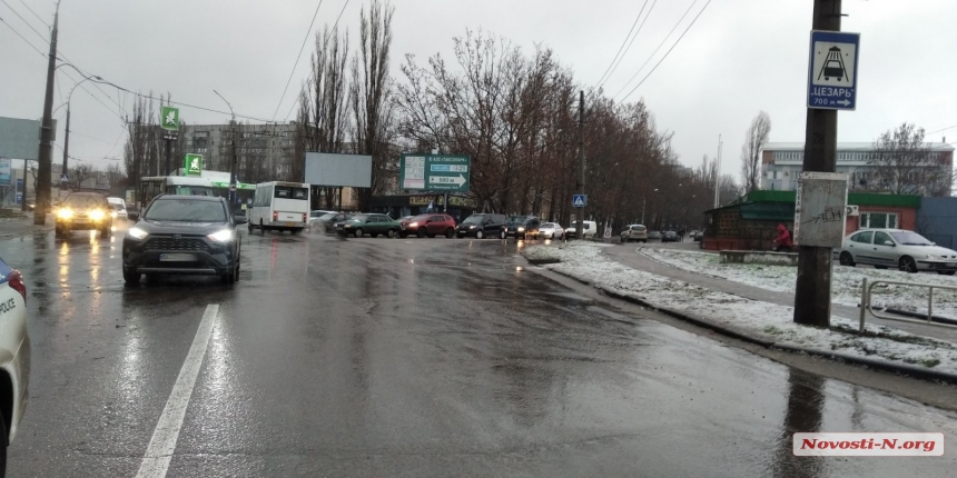 На перекрестке в Николаеве столкнулись Opel и Toyota