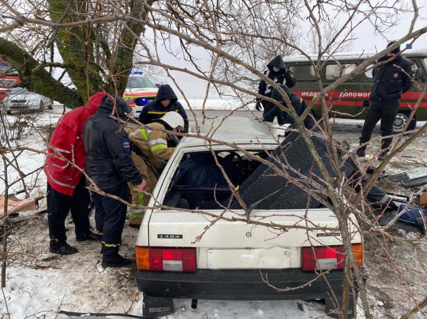 В Николаевской области авто слетело в кювет: есть пострадавшие