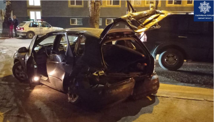 В Одессе столкнулись 5 авто: пострадала женщина