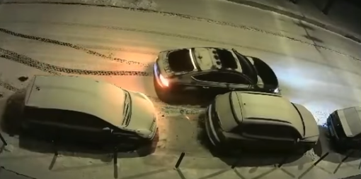 Во Львове водитель разбил припаркованные авто