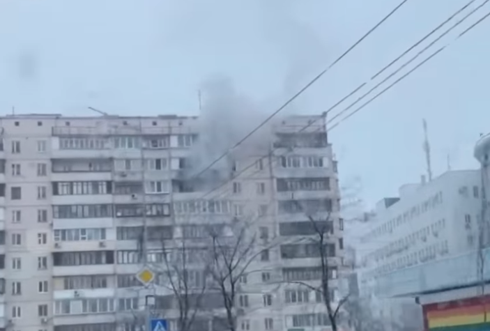 Из окна квартиры в Киеве повалил дым
