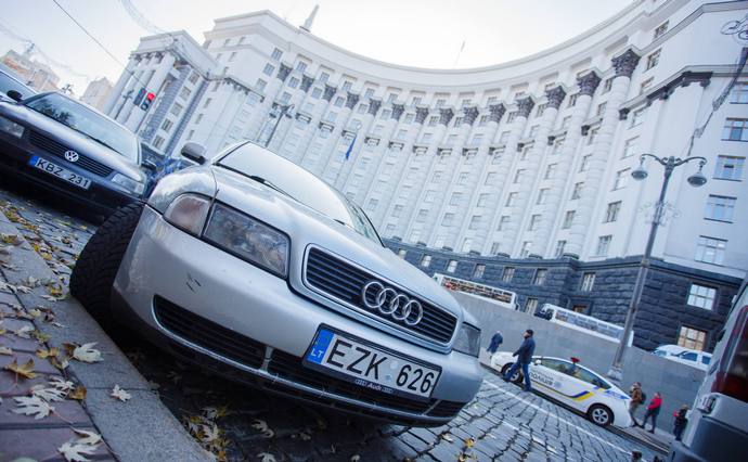 В Украине начали штрафовать водителей авто на еврономерах