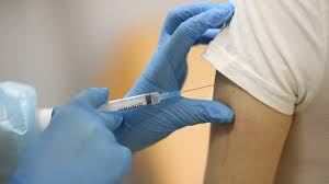 Эпидемиолог рассказала о рисках вакцинации от коронавируса