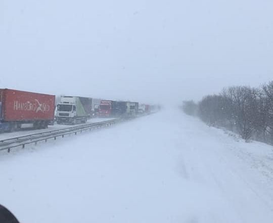 Снегопад на трассе Киев-Одесса: появились шокирующие фото