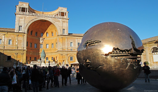 Ватикан открывает музеи для посетителей