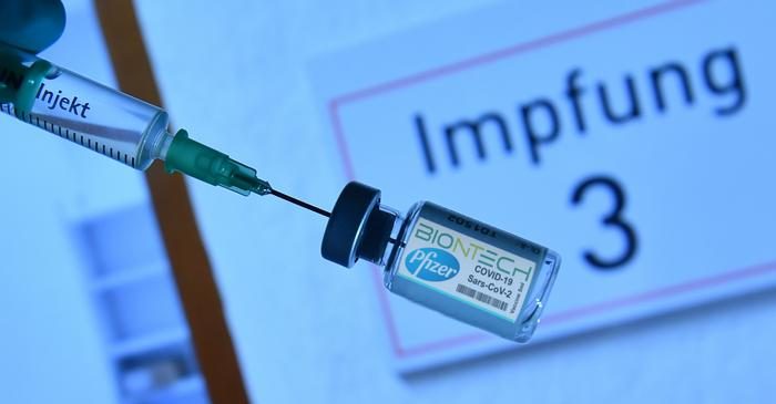 В США уборщик случайно уничтожил вакцину против COVID-19