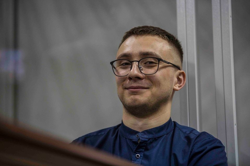 Радикал Стерненко объявил охоту на журналистов закрытых телеканалов
