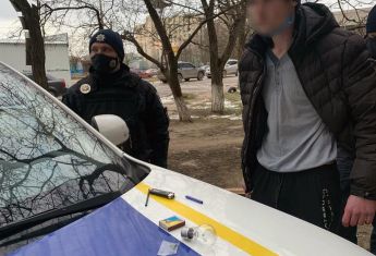 В Херсоне у ссорящихся парней выявили наркотики