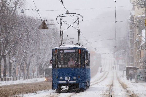 Во Львове трамвай сбил 56-летнюю водителя трамвая