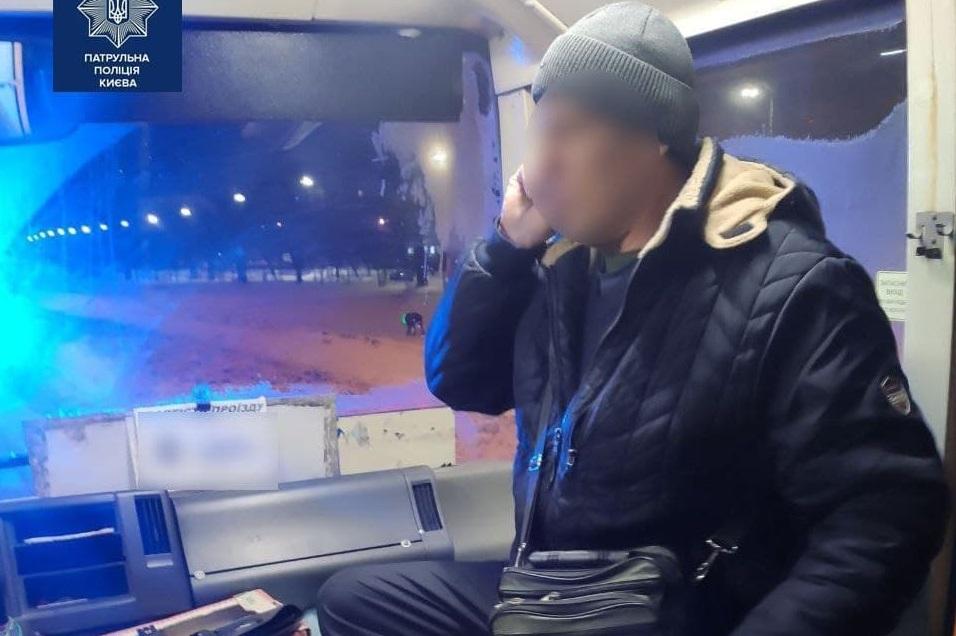 В Киеве на Окружной поймали пьяного водителя за рулем маршрутки