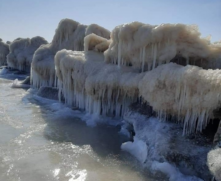 В Сети появилось фото замерзшего Азовского моря