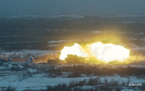 Украинские военные открыли  огонь в ответ на атаку противников