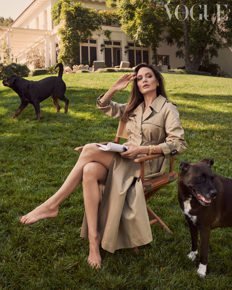 «Жду 50-летия»: Анджелина Джоли снялась для Vogue