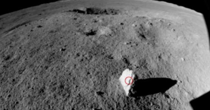 На Луне обнаружен подозрительный монолит