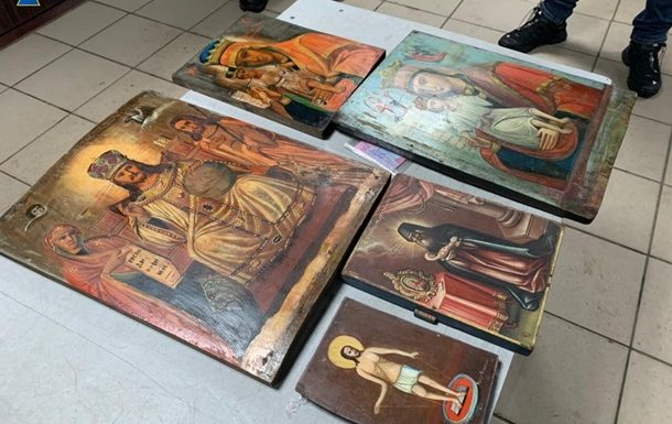 В Харьковской области выявили контрабанду пяти старинных икон